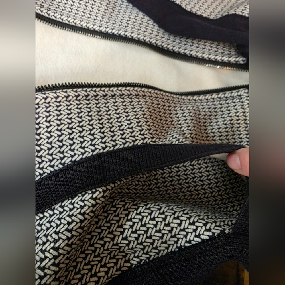 Lululemon Athletica Black and Cream Knit Fabric - Picture 6 of 8